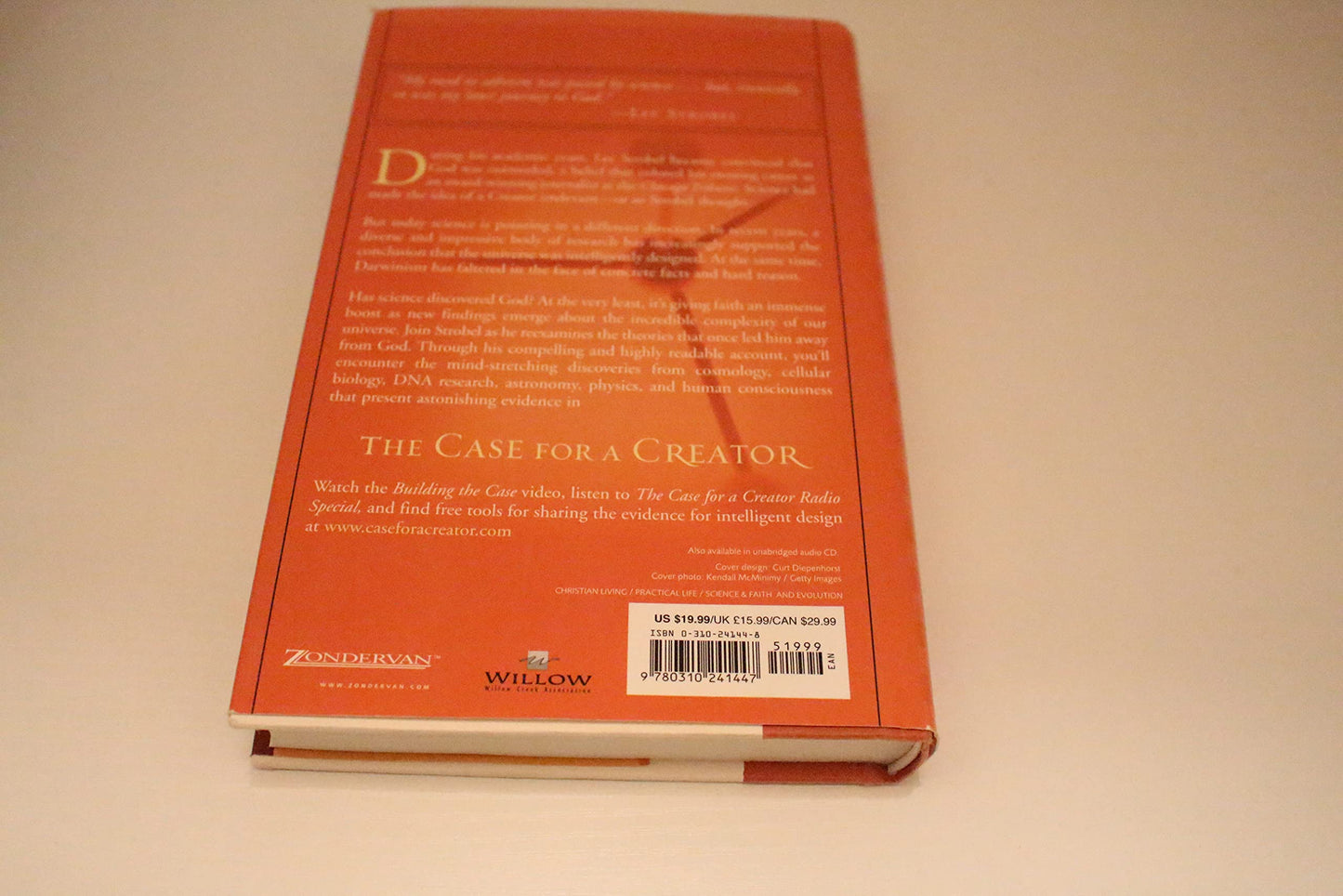 The Case for a Creator: A Journalist Investigates Scientific Evidence That Points Toward God Strobel, Lee