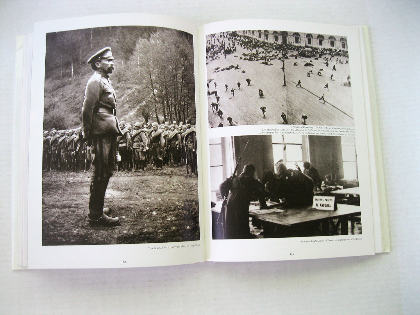 Russia 1904-1924: The Revolutionary Years: 001 (A History in Documentary Photographs) Baschet, Eric