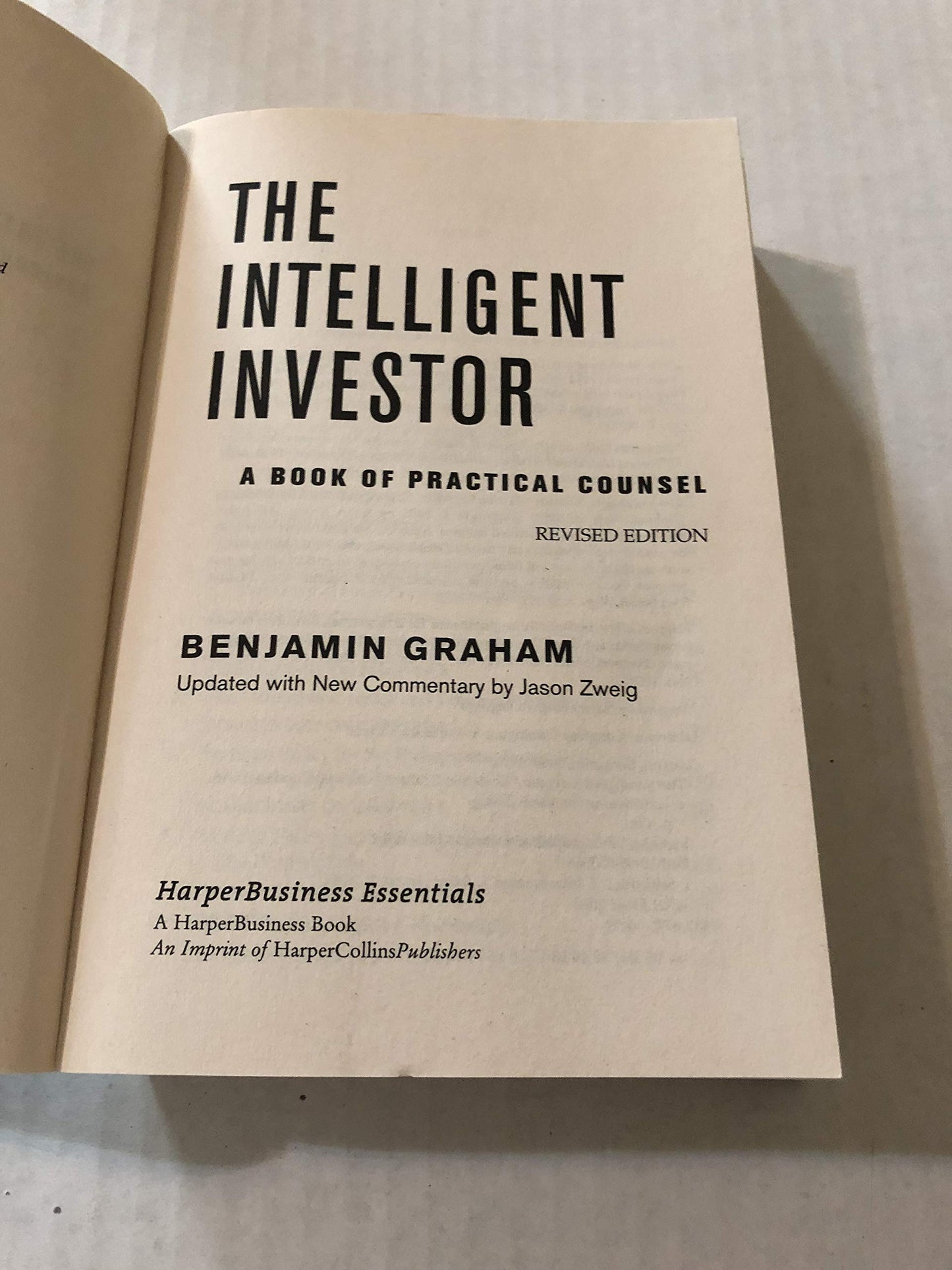 Intelligent Investor: A Book of Practical Counsel [Paperback] BENJAMIN/ ZWEIG JASON GRAHAM