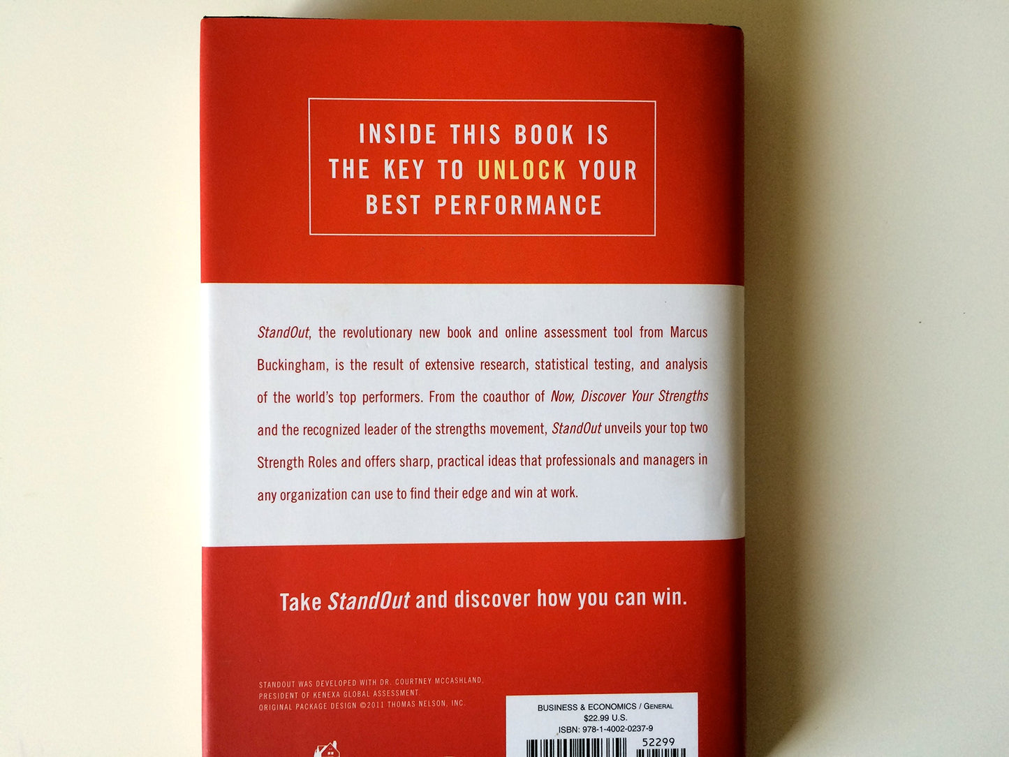 StandOut: The Groundbreaking New Strengths Assessment from the Leader of the Strengths Revolution Buckingham, Marcus