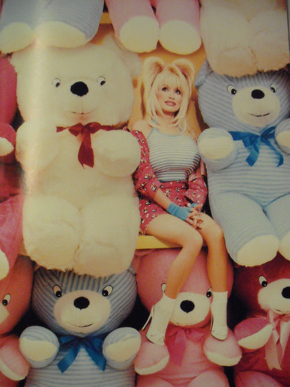 20 Years of Style: The World According to Paper Hastreiter, Kim; Hershkovits, David; Michael Musto; John Waters; Isaac Mizrahi; Pedro Almodovar; Todd Oldham; Patrick Mcmullan and Anna Sui