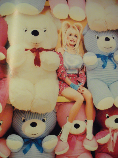 20 Years of Style: The World According to Paper Hastreiter, Kim; Hershkovits, David; Michael Musto; John Waters; Isaac Mizrahi; Pedro Almodovar; Todd Oldham; Patrick Mcmullan and Anna Sui