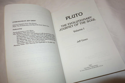 Pluto: The Evolutionary Journey of the Soul, Volume 1 (Llewellyn Modern Astrology Library)