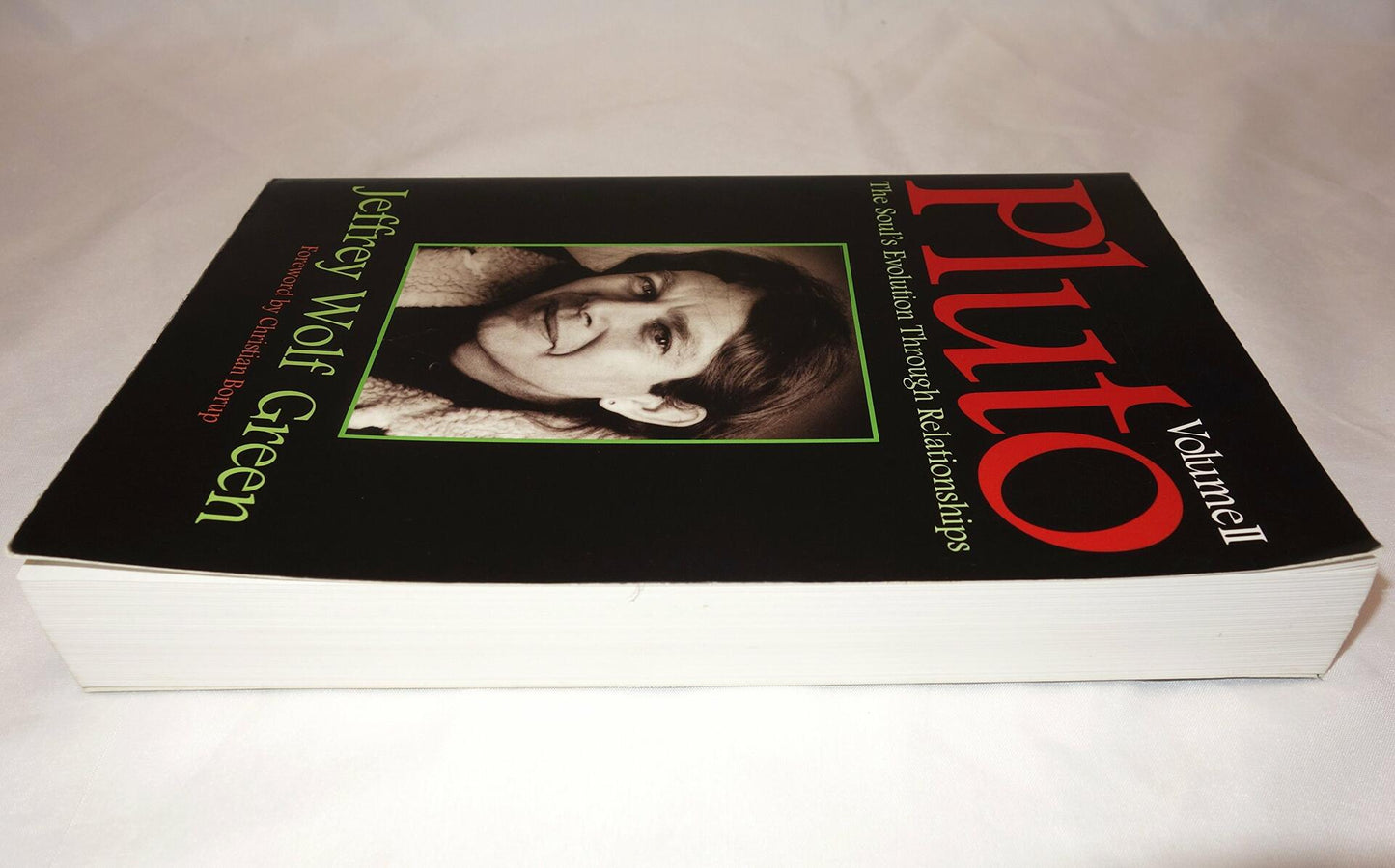 Pluto: The Evolutionary Journey of the Soul, Volume 1 (Llewellyn Modern Astrology Library)