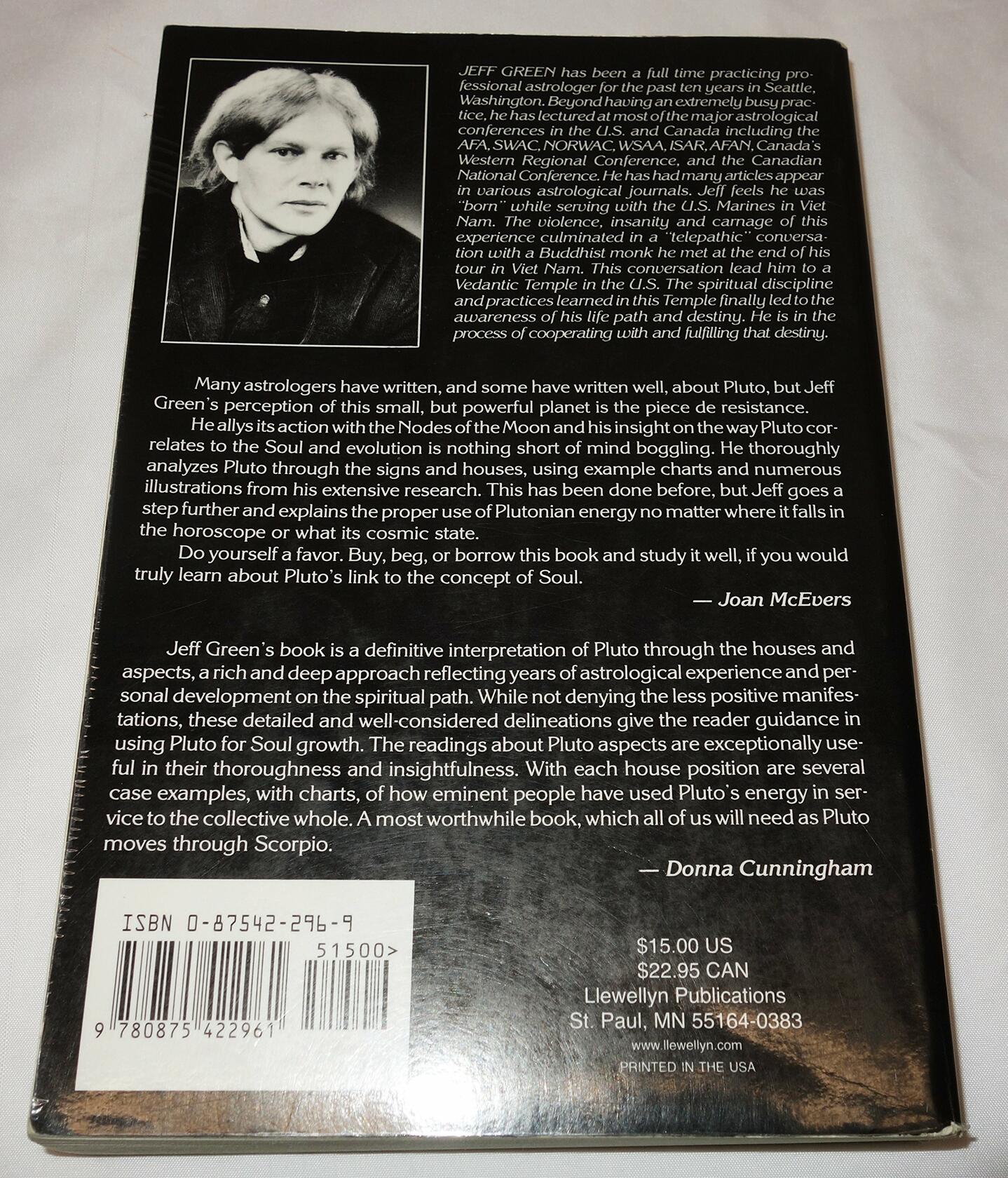 Pluto: The Evolutionary Journey of the Soul, Volume 1 (Llewellyn Modern Astrology Library)