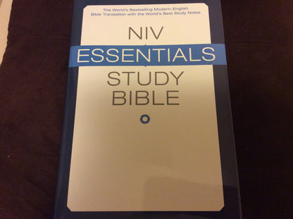 NIV, Essentials Study Bible, Hardcover: Easily Grasp the Fundamentals of Scripture through Lenses from 6 Bestselling NIV Resources